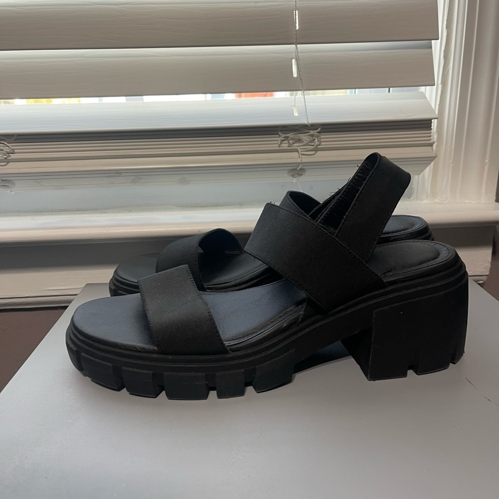 Madden Girl Women's Black Chunky Heel Sandals 10 - Picture 4 of 6